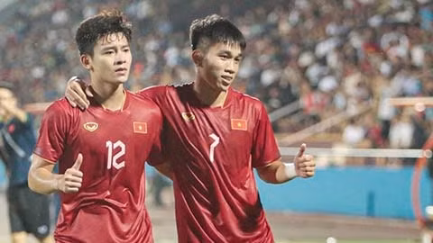 hlv troussier loai them 3 cau thu truoc khi len duong sang philippines hinh 1