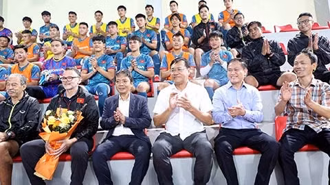 hlv troussier loai them 3 cau thu truoc khi len duong sang philippines hinh 2