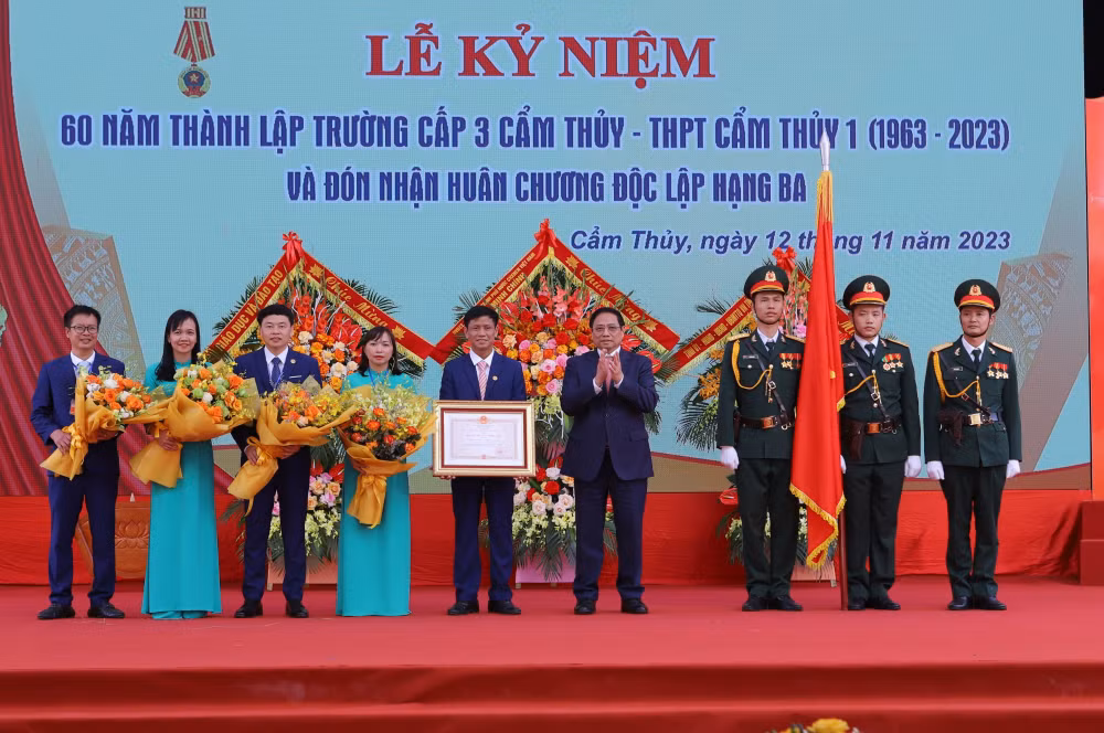 thu tuong chinh phu pham minh chinh du le ky niem 60 nam thanh lap truong thpt cam thuy 1 hinh 3