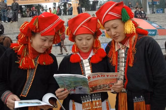 no luc giam ngheo ve thong tin cho dong bao dan toc thieu so vung sau vung xa bien gioi hinh 1
