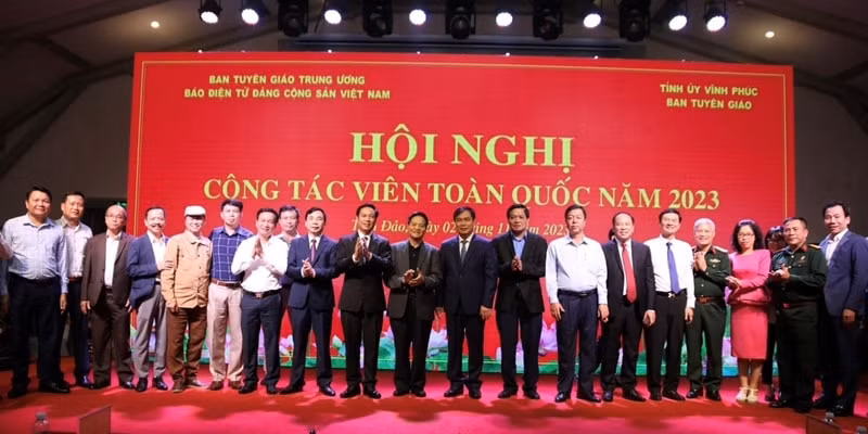 cong tac vien la canh tay noi dai cua moi co quan bao chi hinh 2