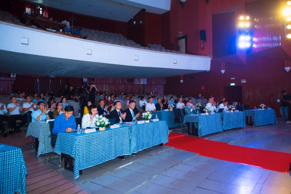nha thiet ke viet hung danh tron tam huyet cho cuoc thi hoa khoi sinh vien viet nam 2023 hinh 9