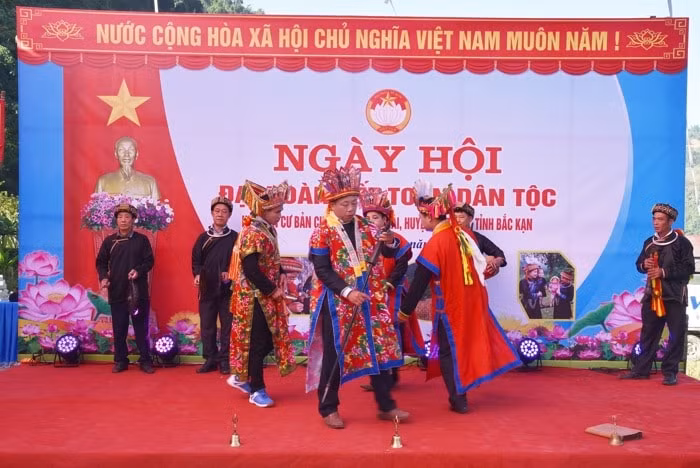 pho chu tich quoc hoi du ngay hoi dai doan ket tai thon ban cuon bac kan hinh 5