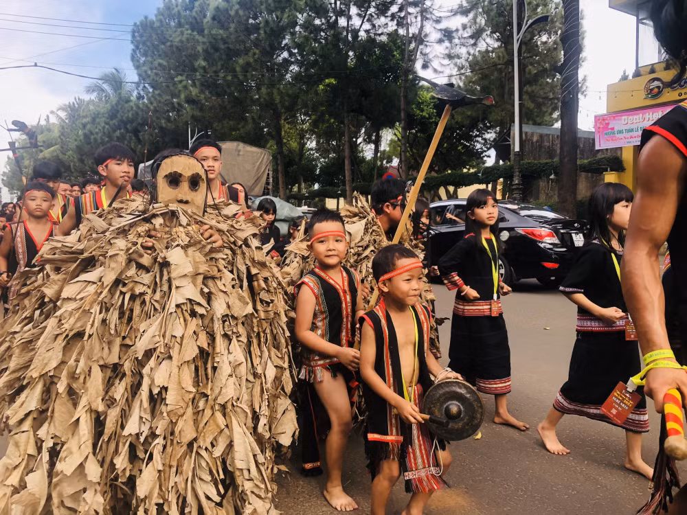 ron rang le hoi duong pho chao mung festival van hoa cong chieng tay nguyen hinh 6