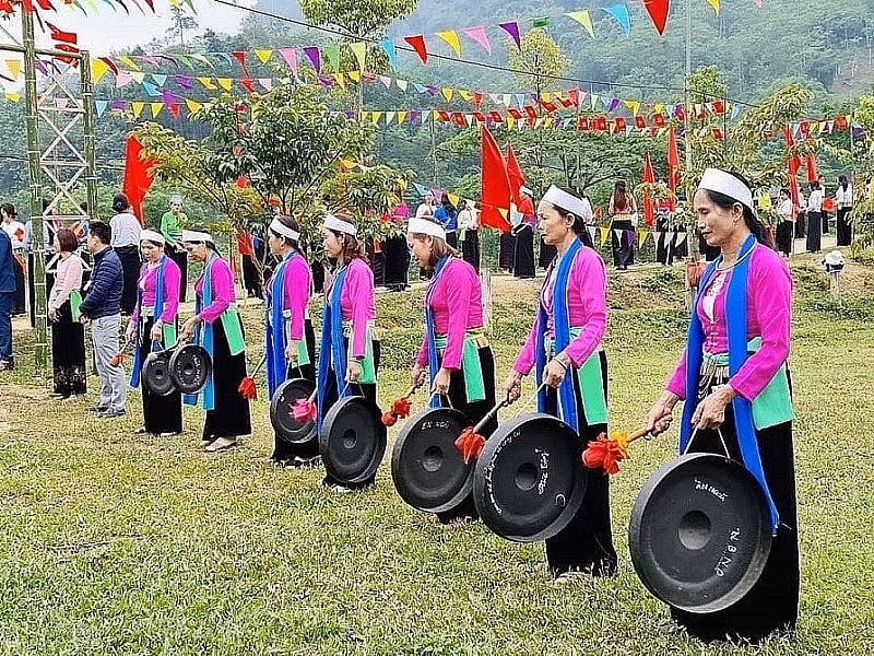 le hoi van hoa huong sac vung cao phat huy giu gin ban sac doc dao cua dong bao dan toc thieu so hinh 1