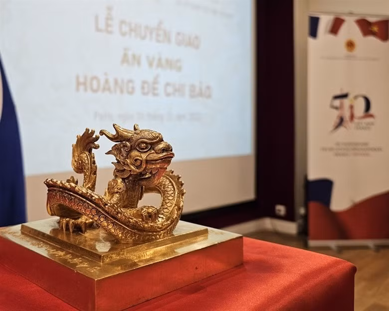 an vang hoang de chi bao da duoc chuyen giao cho viet nam hinh 3