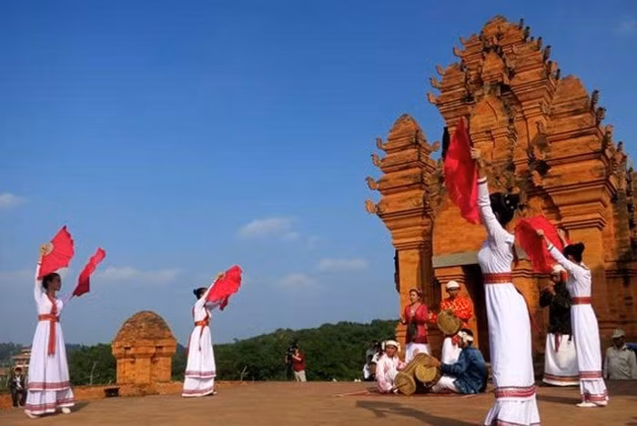 Nhiều hoạt động phong phú sẽ được tổ chức tại Làng Văn hóa các dân tộc Việt Nam dịp tháng 4 sắp tới. Ảnh: anninhthudo.vn
