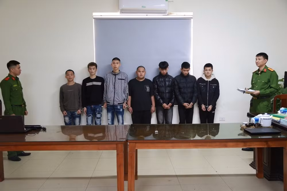 nghe an bat nhom doi tuong dung hung khi gay an roi tron vao nam hinh 1