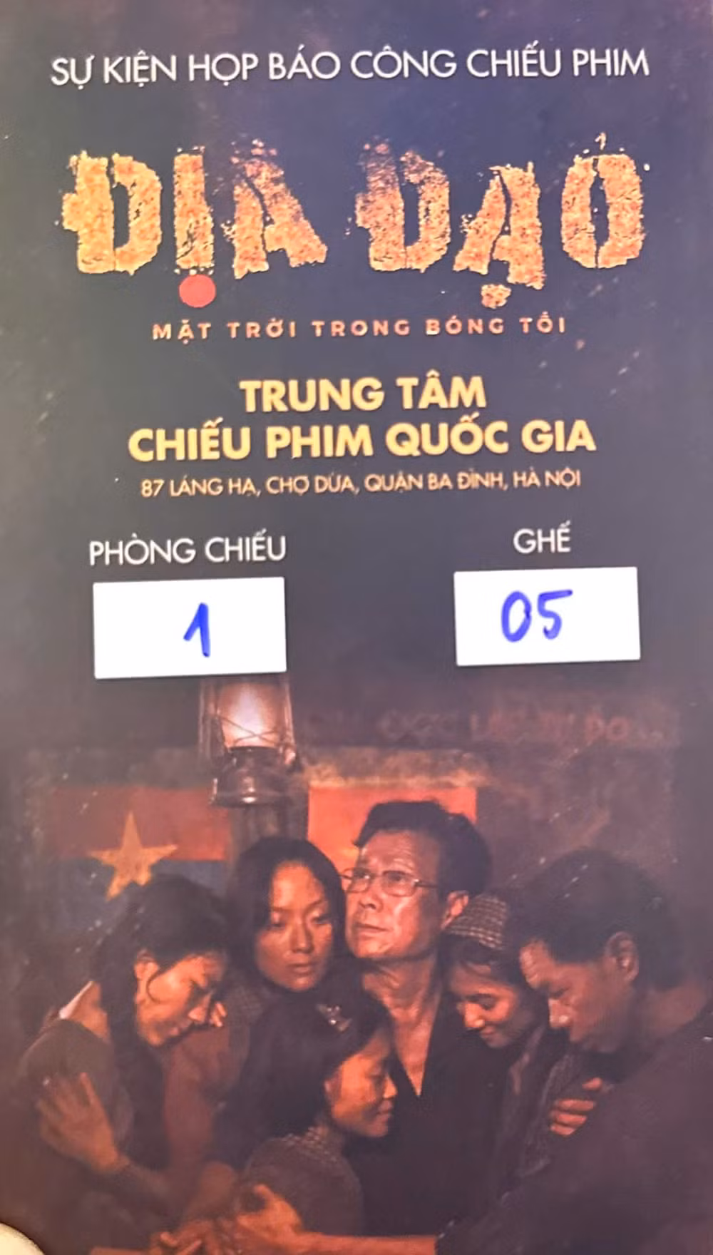 dia dao mat troi trong bong toi cua bui thac chuyen chinh thuc ra rap hinh 3