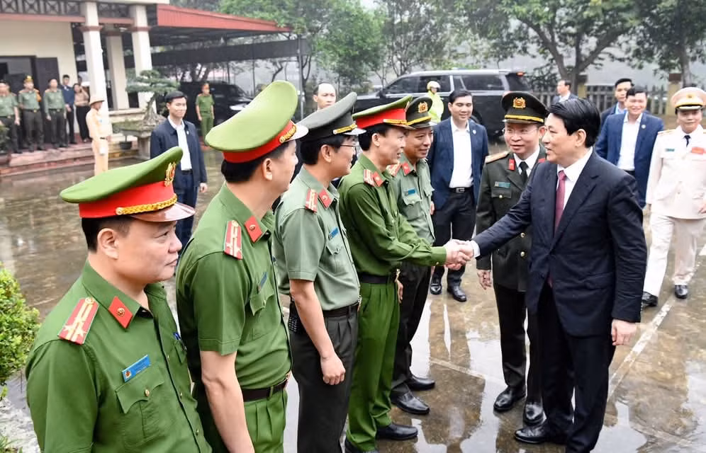 chu tich nuoc luong cuong tham dong vien luc luong cong an lam nhiem vu tai den hung hinh 1