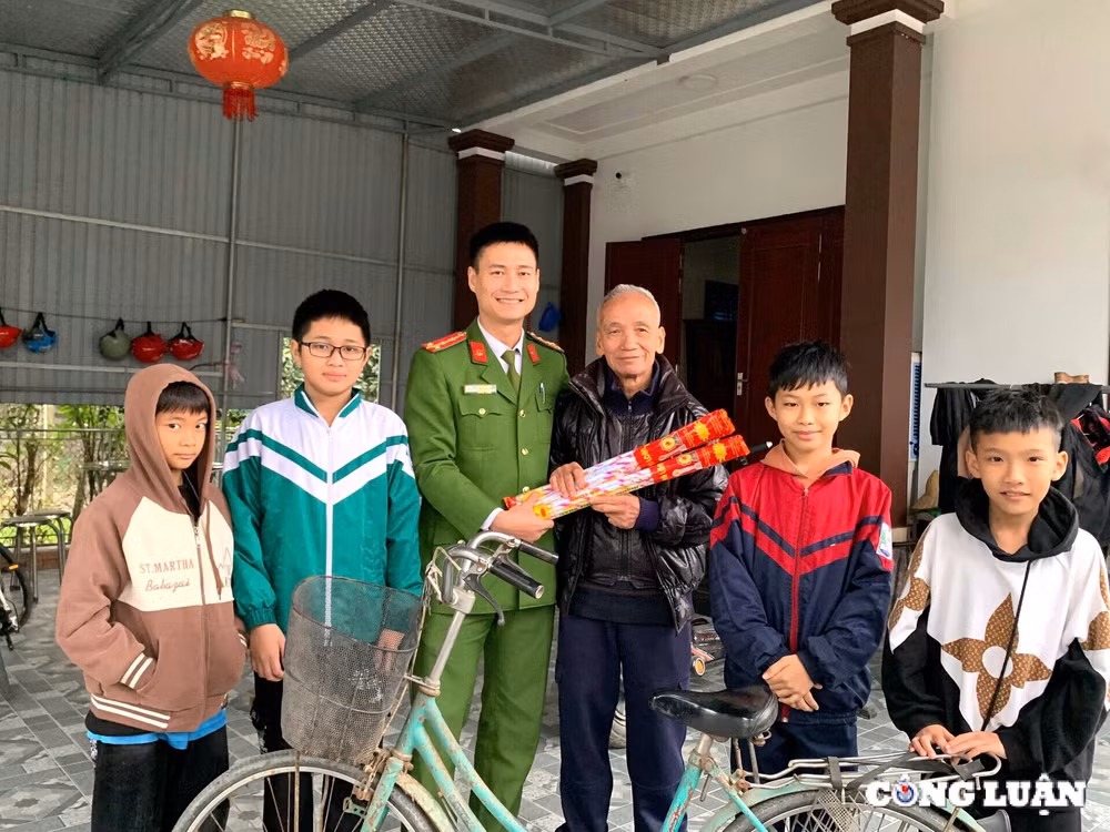 dai uy le ngoc anh nguoi chien si cong an tan tuy het long vi nhan dan hinh 2