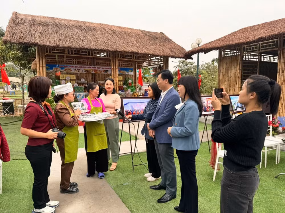 le hoi den hung 2025 co 230 phong vien nha bao hoi tu dua tin hinh 2