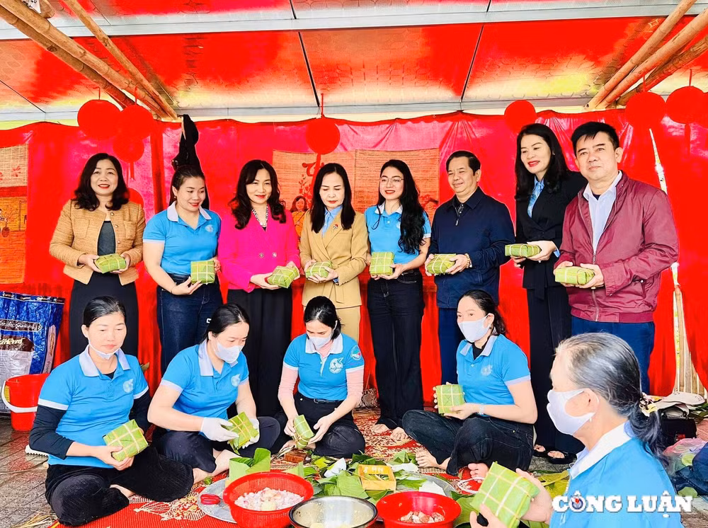 phu nu ha tinh goi banh chung dang quoc to hung vuong lan toa gia tri truyen thong hinh 11
