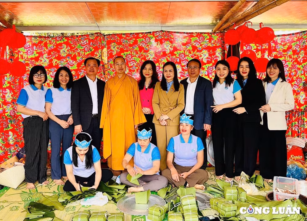 phu nu ha tinh goi banh chung dang quoc to hung vuong lan toa gia tri truyen thong hinh 3