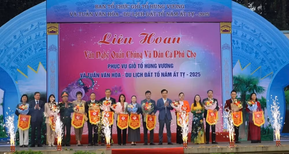 gan 500 nghe nhan dien vien tham gia lien hoan van nghe quan chung va dan ca phu tho hinh 6