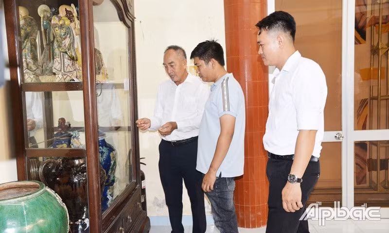 trung bay hoi ngo gom nam bo xua tai bao tang tien giang hinh 1