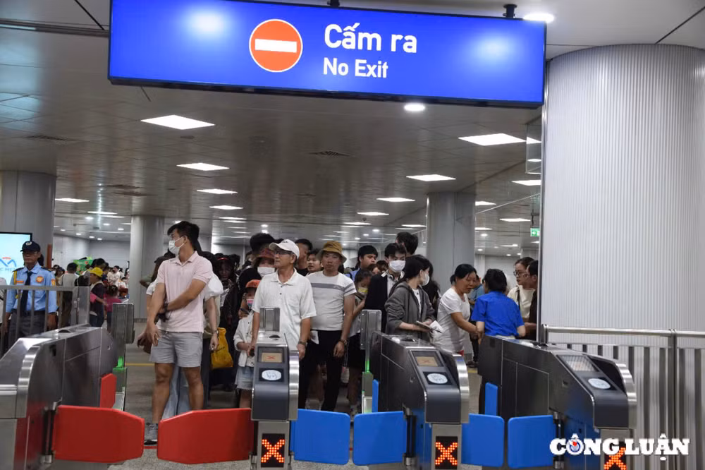 nguoi dan tp hcm den ga metro lam can cuoc dinh danh dien tu hinh 6