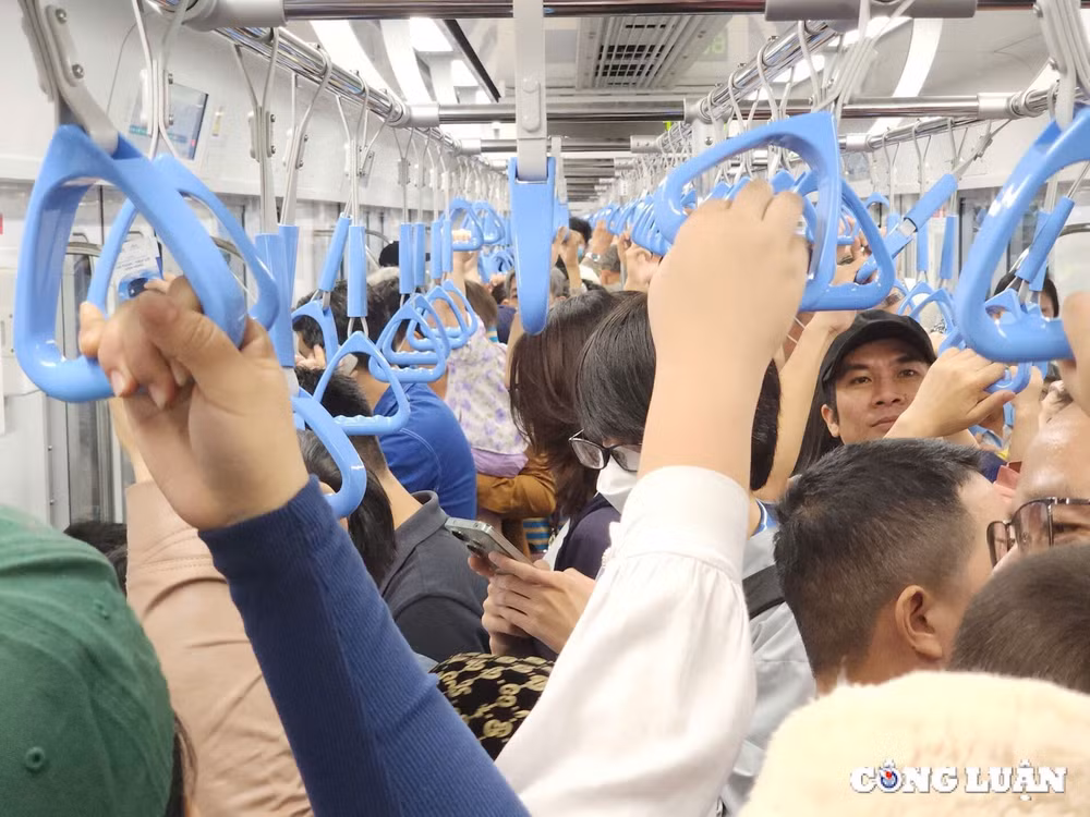 nguoi dan tp hcm den ga metro lam can cuoc dinh danh dien tu hinh 8