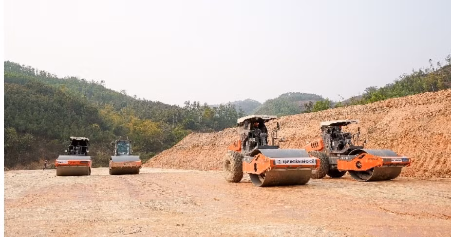 gan 2000 lao dong ngay dem no luc thong tuyen phan doan dau cao toc bac nam hinh 4