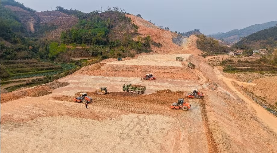 gan 2000 lao dong ngay dem no luc thong tuyen phan doan dau cao toc bac nam hinh 3