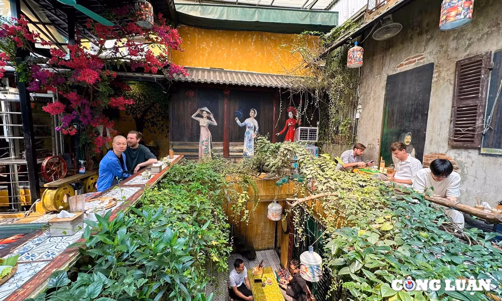 doc dao khong gian quan ca phe do tai che tai ha noi hinh 6
