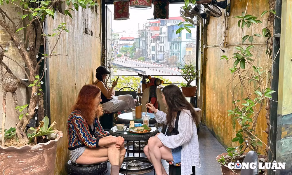 doc dao khong gian quan ca phe do tai che tai ha noi hinh 18