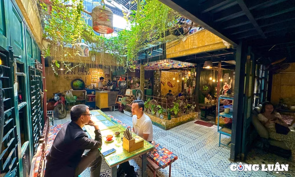 doc dao khong gian quan ca phe do tai che tai ha noi hinh 7