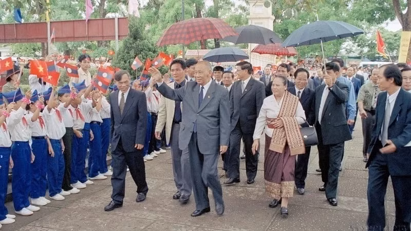 co chu tich khamtay siphandone ngon hai dang soi duong cho tinh huu nghi vi dai doan ket dac biet viet nam lao hinh 4