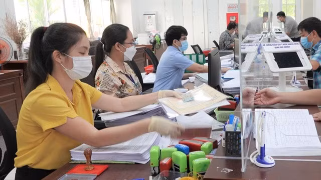 bo noi vu dua ra nhieu goi mo cho viec sua doi luat can bo cong chuc cua viet nam hinh 1