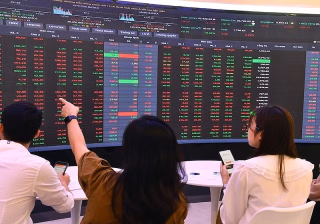vn index giam sau xuong duoi 1320 diem hinh 1