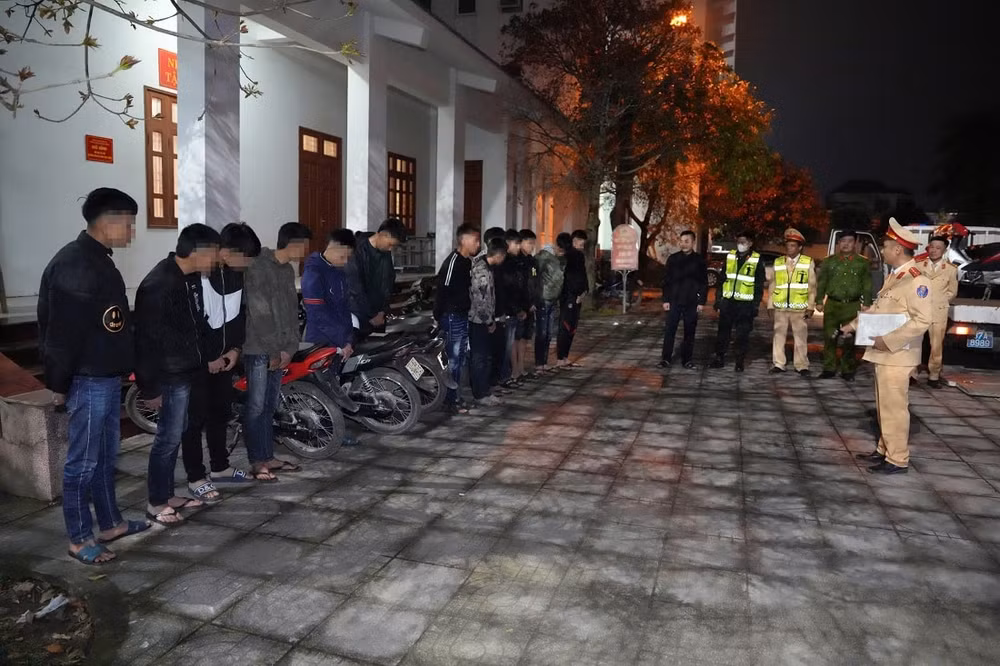 nghe an kip thoi ngan chan nhom thanh nien tu tap dua xe trai phep hinh 1