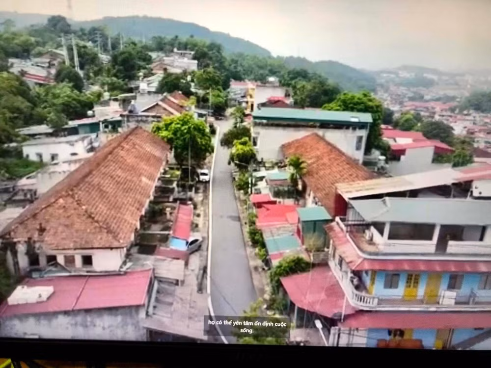 lao cai cong bo tinh huong khan cap do nguy co sat lo de doa 31 nha dan tai pom han hinh 1