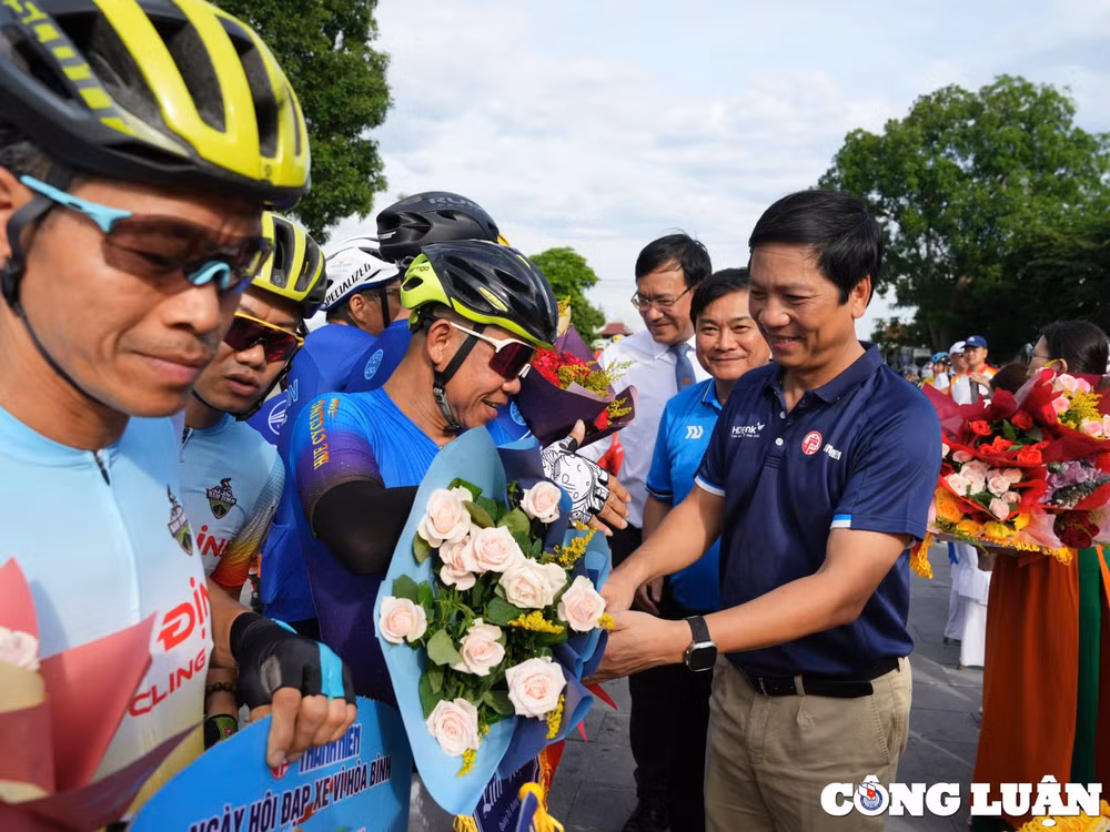 quang tri gan 400 van dong vien khoi tranh giai dua xe dap diem den hoa binh hinh 2