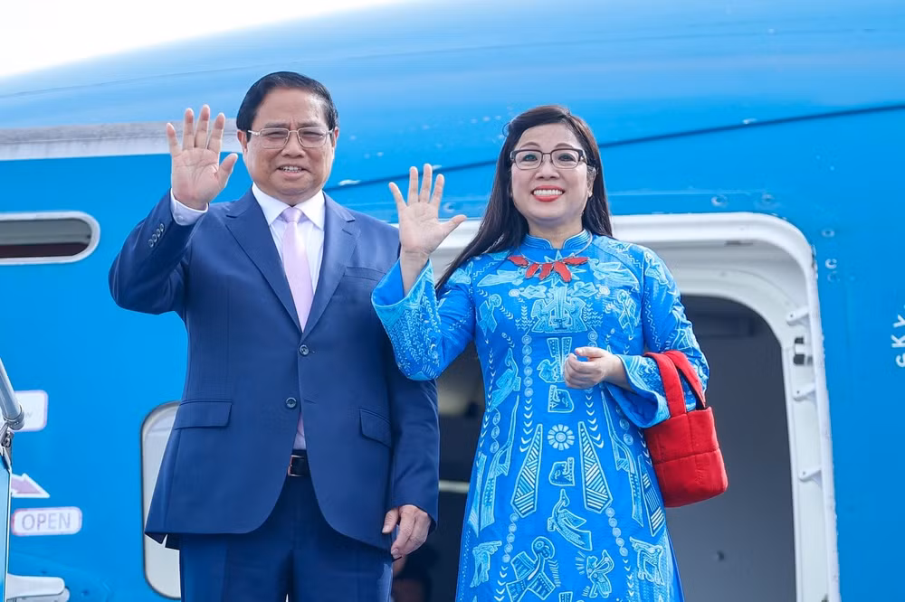 thu tuong chinh phu pham minh chinh va phu nhan len duong tham chinh thuc han quoc hinh 1