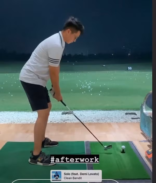 Matt Liu đăng ảnh chơi goft đính kèm bài hát 