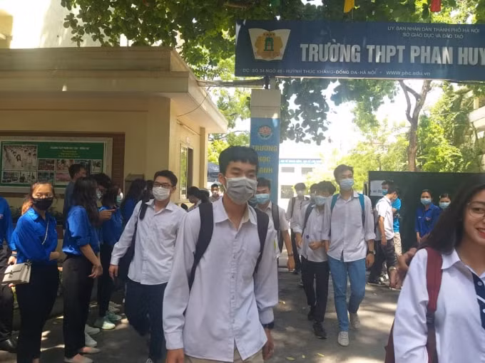 Các thí sinh tự tin về phần thi tổ hợp Khoa học tự nhiên và Khoa học Xã hội của mình (ảnh Trinh Phúc).