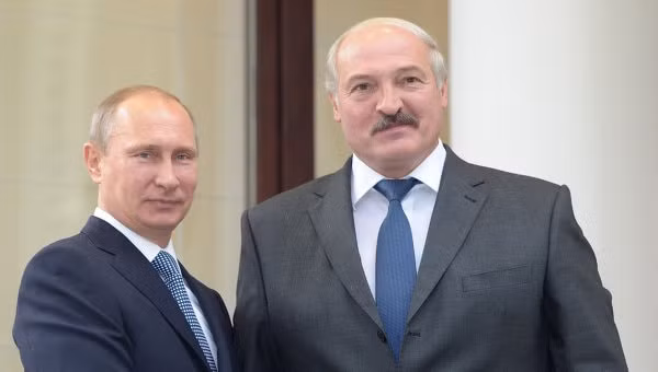 Tổng thống Belarus Alexander Lukashenko cho biết ông đã đồng ý với Tổng thống Nga Vladimir Putin rằng Nga sẽ giúp duy trì an ninh ở Belarus nếu cần thiết - Ảnh: Reuters