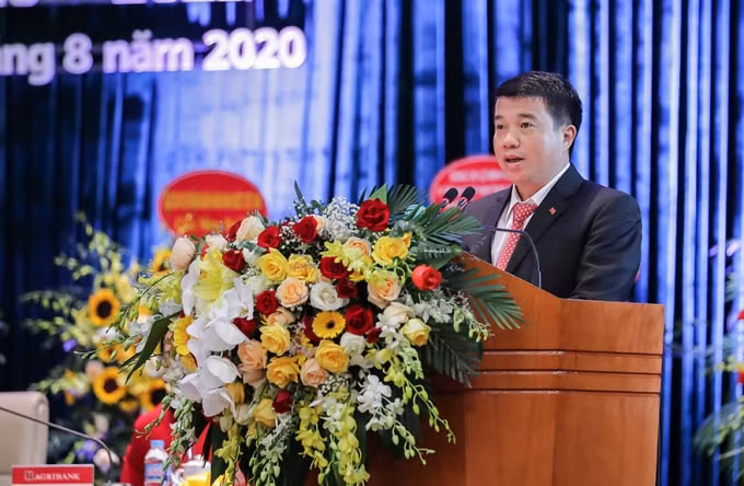 Đ/c Y Thanh Hà Nie Kđăm - Ủy viên dự khuyết Trung ương Đảng, Bí thư Đảng ủy Khối Doanh nghiệp Trung ương - phát biểu chỉ đạo Đại hội.