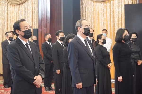 Cùng thời điểm, lễ truy điệu nguyên Tổng Bí thư Lê Khả Phiêu cũng diễn ra tại Hội trường Thống Nhất, TPHCM