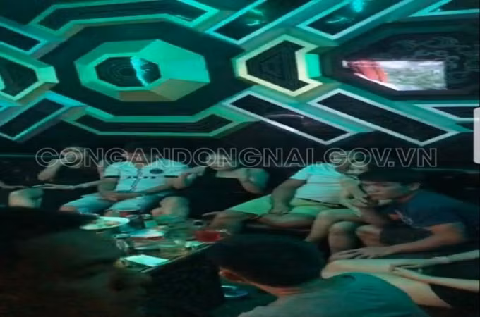 Cơ sở Karaoke Yến Nhi không thực hiện các biện pháp phòng, chống dịch Covid. Ảnh: CA Đồng Nai