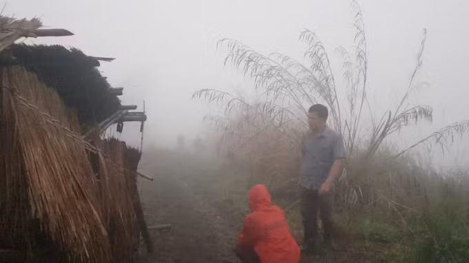 Hiện trường những vụ án ở lưng chừng đồi, quanh năm mây phủ khiến cho công tác khám nghiệm hiện trường rất khó khăn vất vả