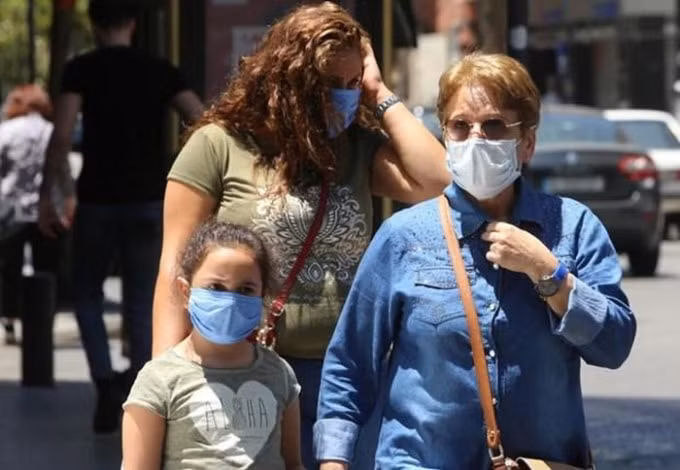 Người dân đeo khẩu trang phòng dịch COVID-19 tại Beirut, Liban ngày 29/5/2020. Ảnh: Reuters.