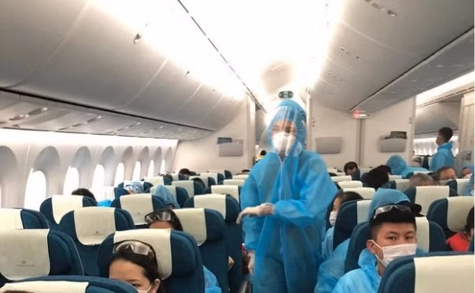 Hơn 340 công dân Việt Nam từ Angola về nước an toàn. Ảnh: TL.