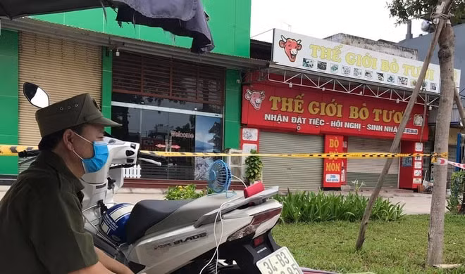 Nhà hàng Thế giới Bò tươi ở Hải Dương bị phong tỏa. Ảnh: TL.