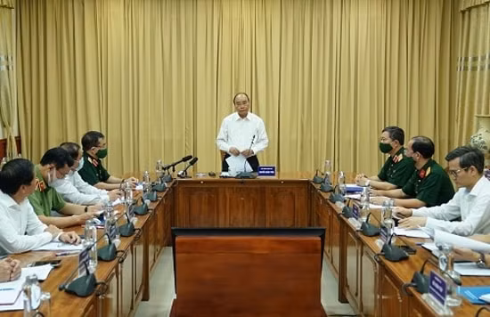 Thủ tướng làm việc với Ban Quản lý Lăng Chủ tịch Hồ Chí Minh. Ảnh: VGP