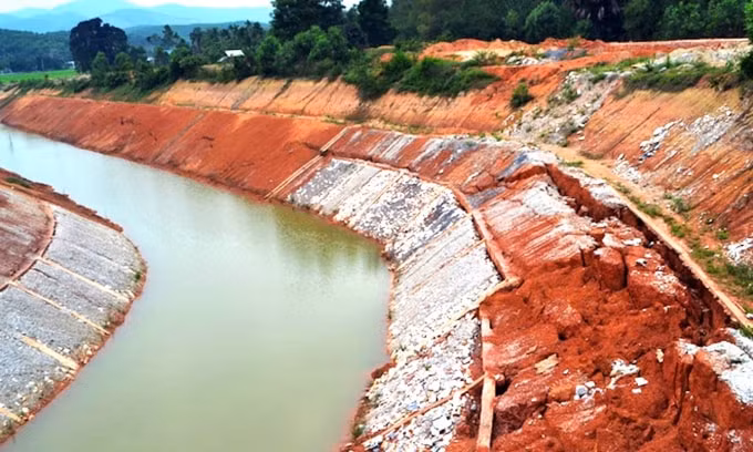 Kênh tưới tiêu Châu Bình nứt toạc bị Bộ Công an vào cuộc điều tra