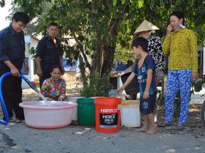 Kiên Giang miễn, giảm giá nước cho người dân bị ảnh hưởng vì COVID-19. Ảnh: TL.