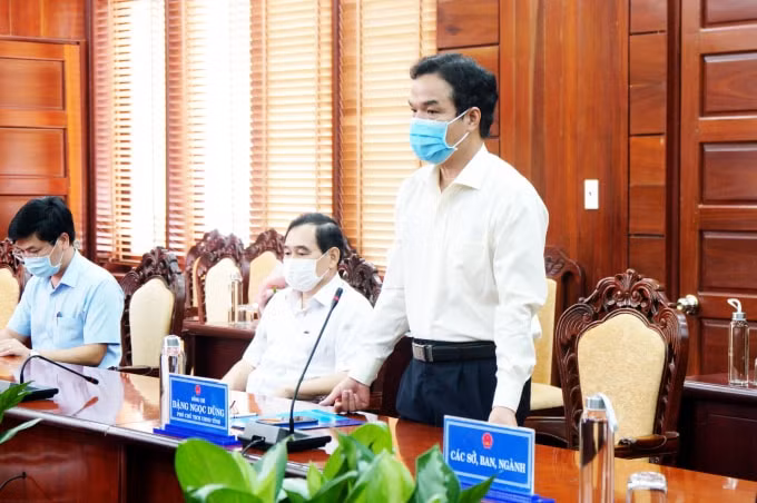 Phó Chủ tịch UBND tỉnh Quảng Ngãi Đặng Ngọc Dũng phát biểu tại buổi làm việc.