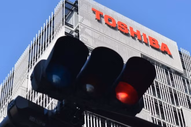toshiba-ban-co-phan-dynabook-cho-sharp