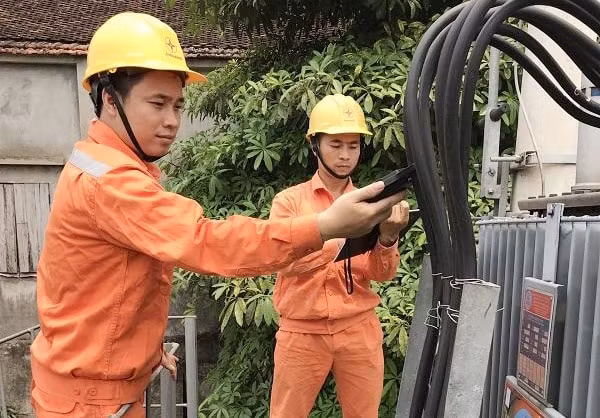 Công ty Điện lực Hà Đông luôn sẵn sàng đảm bảo cung cấp điện phục vụ nhân dân.